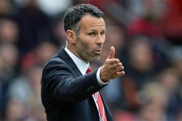 Ryan Giggs menikmati kemenangan kandang saat Wales taklukkan Irlandia