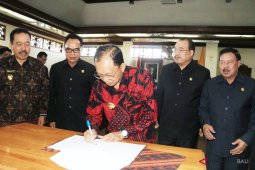 Gubernur teken KUA-PPAS Perubahan APBD 2018