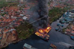 Kapal nelayan di Pekalongan hangus dilalap api