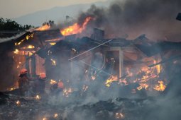 Pasar Induk Gede Bage terbakar