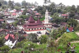Di nagari tuo Pariangan melacak sejarah