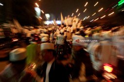Massa FPI Gelar Doa untuk Bangsa