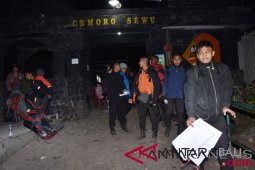 Seratusan pendaki Gunung Lawu terjebak akibat kebakaran hutan