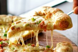 Pesan bentuk pizza sesuai selera di Lacasa Pizza