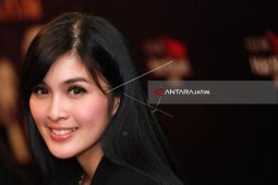 Sandra Dewi Rajin Yoga Agar Terlihat Awet Muda