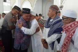 Bupati Paolus Hadi sambut jamaah haji