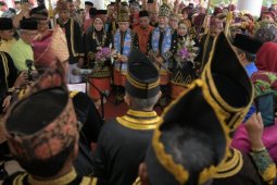 Bupati dan Wabup merangin disambut secara adat