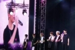 SEVENTEEN Tampil Energik