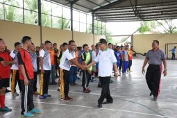 Walikota, juara perlu, tetapi persahabatan lebih utama.