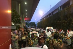 Ratusan Peserta UCLG-Aspac Diarak Naik Becak dan Perahu di Surabaya (Video)