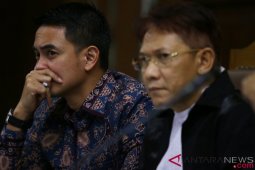 Zumi Zola akui terima uang dan mobil mewah dari sejumlah pihak