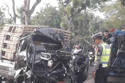 Satu Meninggal akibat  Kecelakaan Truk PT Pindad dan Mobil Pikap di Kediri
