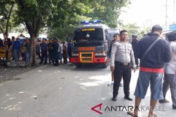 A bomb squad investigates a grenade scene