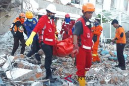 Bani Seventeen di makamkan di Sleman
