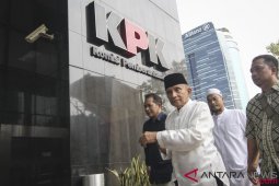 Amien Rais Sambangi KPK