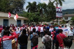 Ratusan warga datangi DPRD Bangka tagih memorandum