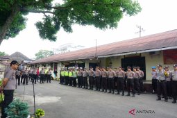 Polres Padangsidimpuan turunkan personil bantu korban banjir  Madina