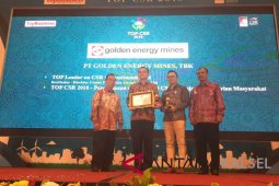 PT Golden Energy Mines Terima Anugerah TOP CSR
