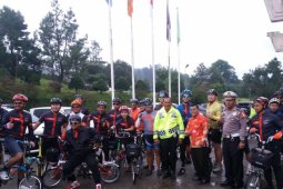 Sepeda santai  BMC keliling Danau Toba