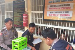 Tetap berolahraga meski dalam tahanan