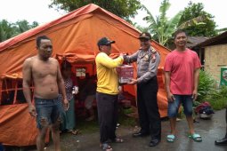 Korban banjir mengungsi