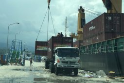 5 kontainer bantuan Polda Kalsel tiba di Palu