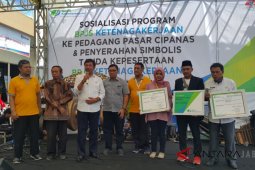 BPJS Ketenagakerjaan sosialisasi program di Pasar Cipanas