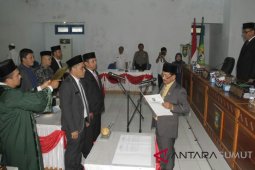 Dua anggota DPRD Madina hasil PAW dilantik