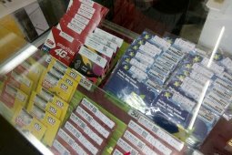 Nomor cantik kartu perdana seluler masih diminati