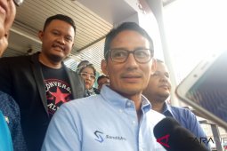 Sandiaga Ziarah ke Kuburan Massal Korban Tsunami