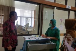 Sekda menjenguk Kepala Kesbangpol Jawa Barat