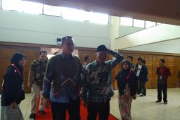 IPB bantu ringankan beban mahasiswa asal Palu