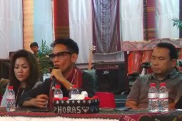Edward Hutabarat desain busana 'spring and summer' di FTN 2018