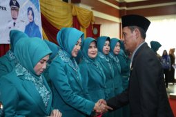 Pelantikan pengurus PKK