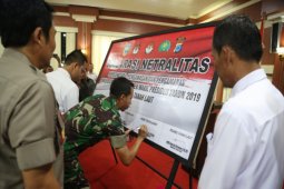 Penandatanganan deklarasi netral