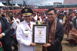 Tari kolosal 5 puak di Taput pecahkan rekor MURI