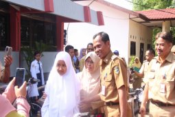 Bupati serahkan penghargaan untuk siswa berprestasi