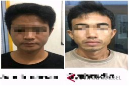 Pengedar bertransaksi di samping Masjid Raya Amuntai