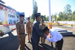 Bupati serahkan penghargaan kepada santri berprestasi