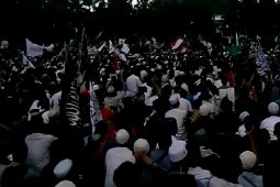 Ribuan umat Islam protes pembakaran bendera "Tauhid"