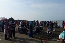 Kecelakaan pesawat tidak pengaruhi wisatawan Pantai Pakis