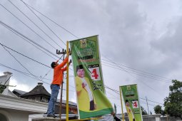 Bawaslu Batanghari turunkan APK langgar aturan