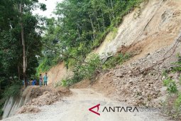 Jalan ke Panyabungan Timur semakin mengkhawatirkan