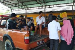 BPBD Paser antar korban gempa  bertemu keluarganya