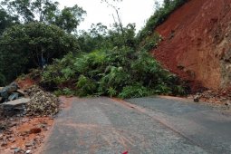 Longsor di KM 17 Rampah Tapteng, jalan dialihkan