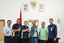 Bupati Tapteng terimas CSR Bank Mandiri