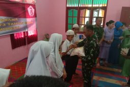 Makorem 023/KS berbagi dengan anak yatim