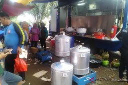 Dapur umum posko Karawang suplai ribuan makanan