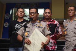 Polda Metro tahan "presenter" Augie Fantinus