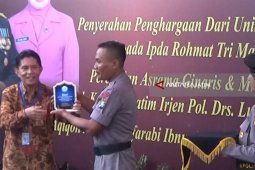 Kapolda Jatim Hadiri Penyerahan Penghargaan PBB Kepada Ipda Rochmat